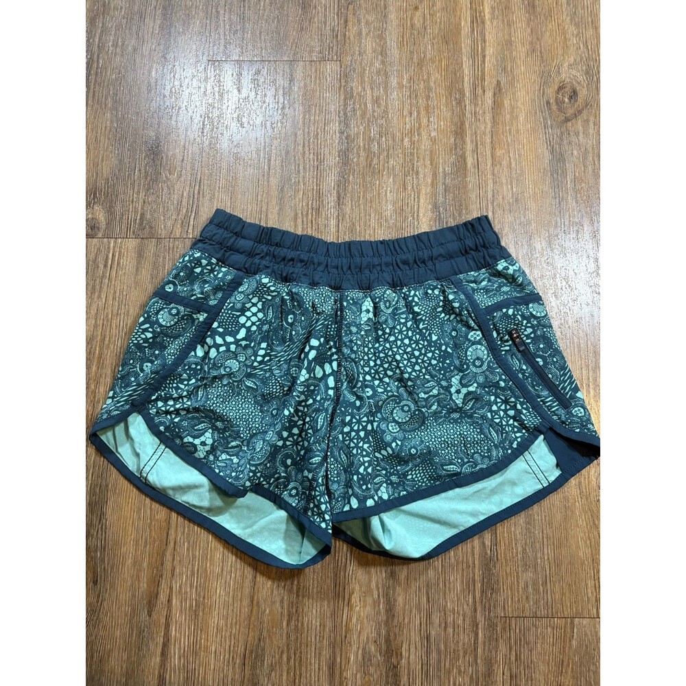 Lululemon Tracker Short IV Women’s Size 6 Running Athletic Colorful